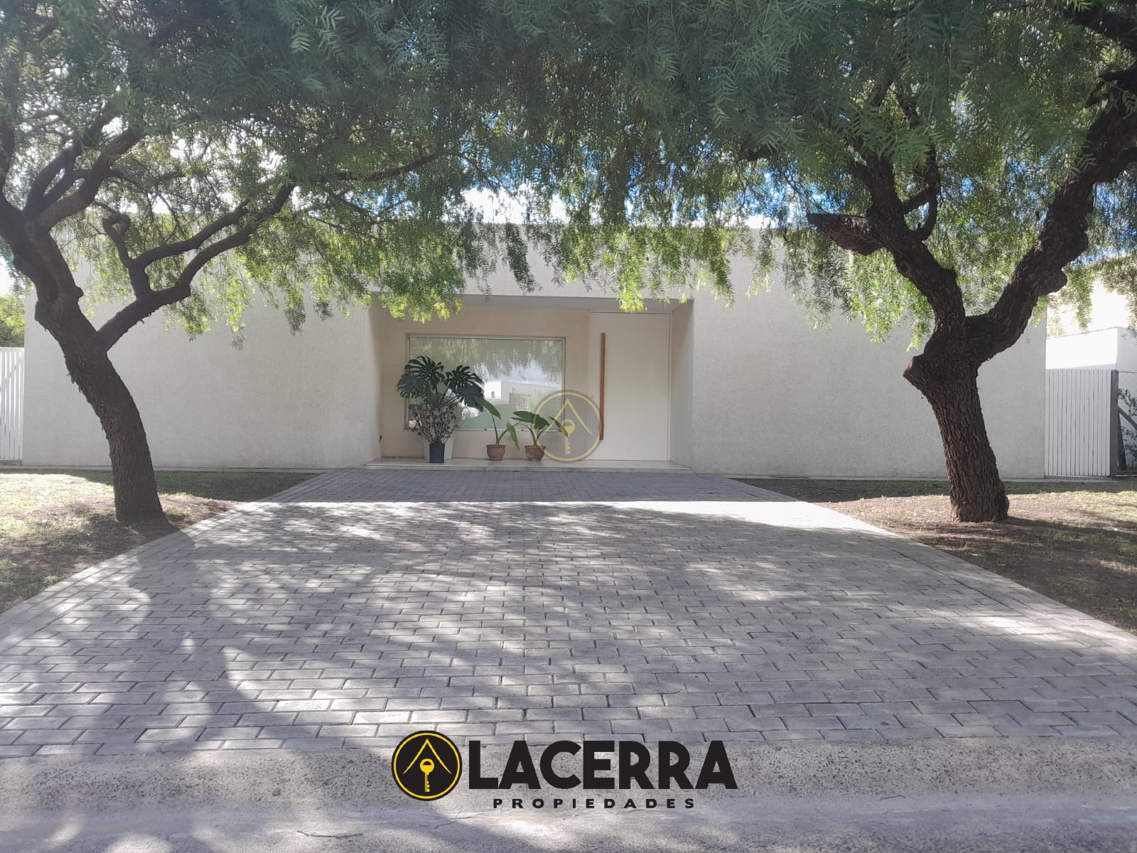 EXCELENTE CASA | 3 AMB. | BARRIO SAN SEBASTIAN - ÁREA 1