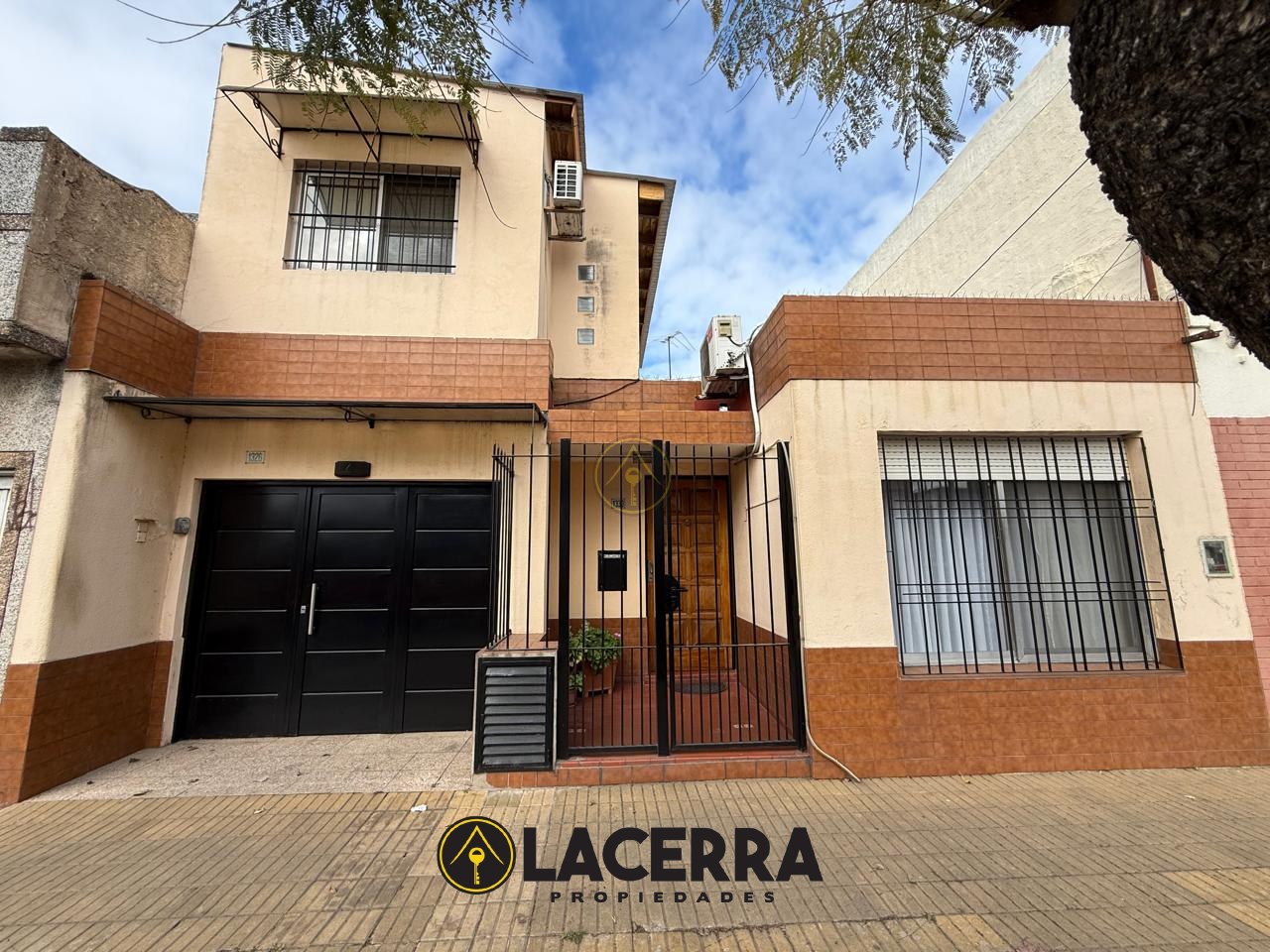CASA MULTIFAMILIAR