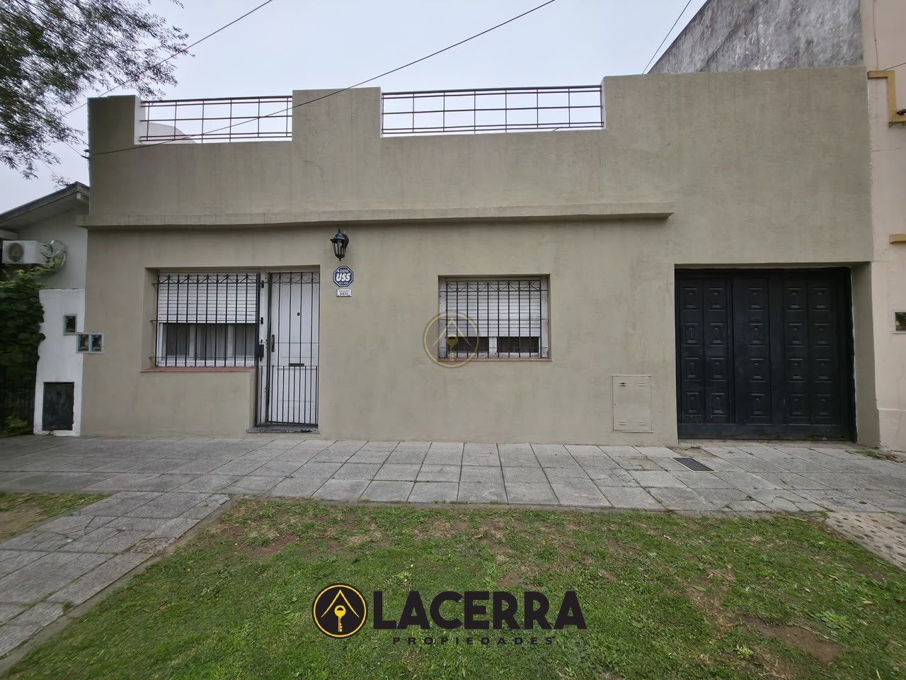 Casa 3 ambientes con cochera en Carapachay Apto Crédito