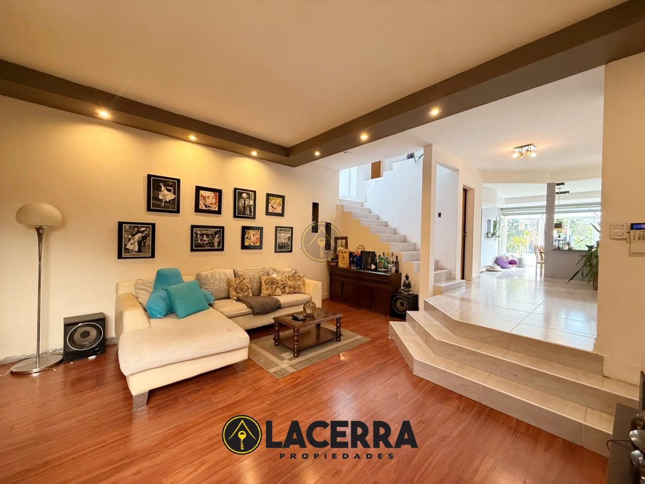 Casa 5 ambientes con parque en Villa Ballester