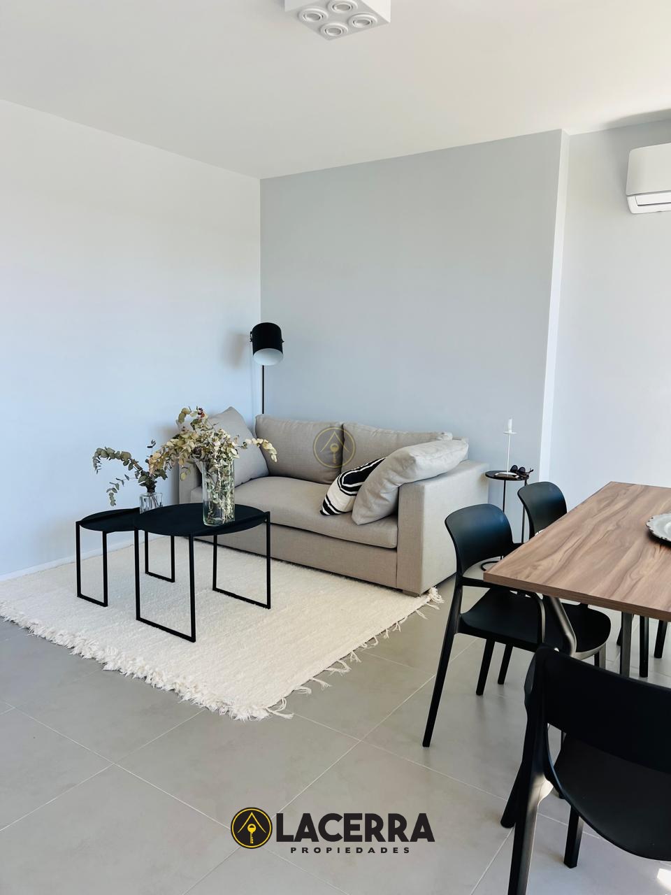 Alquiler de Departamento con cochera, terraza y piscina propia en el centro de Villa Ballester