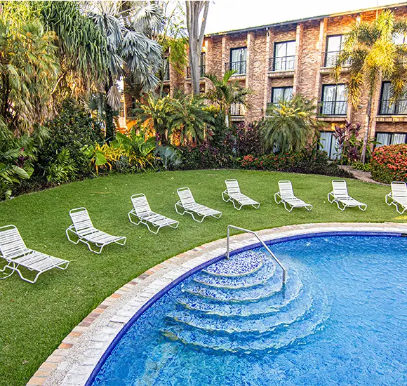 Piscina y Áreas de descanso