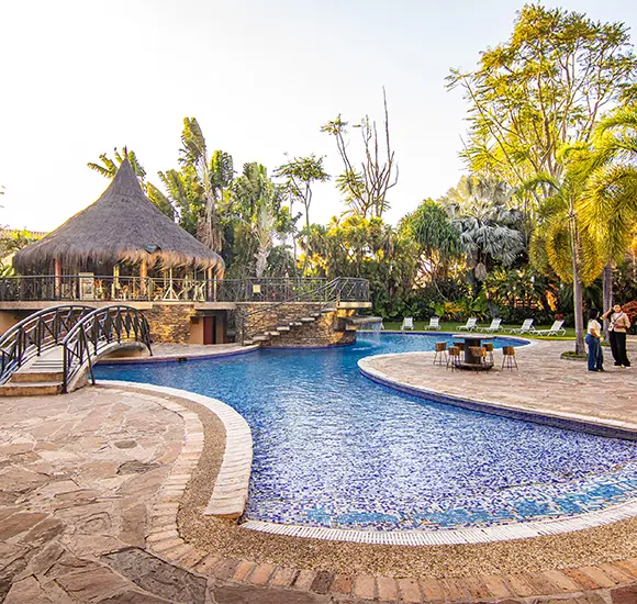 Piscina y Áreas de descanso