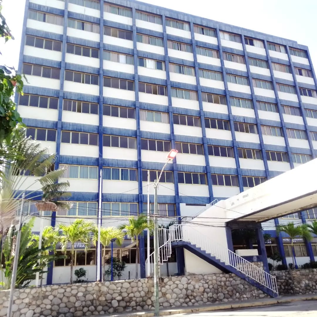 HOTEL LAS QUINCE LETRAS