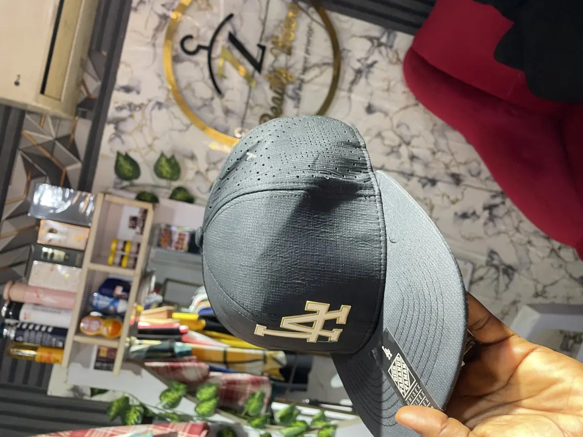 Snap back caps