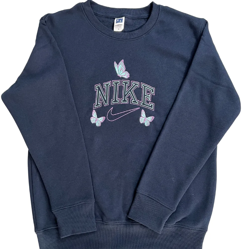 Nike Butterfly Vintage Embroidered Sweatshirt - TM