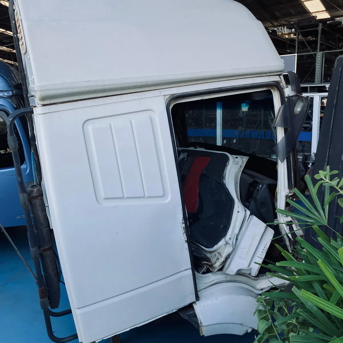 CABINA IV STRALIS 570S42 3