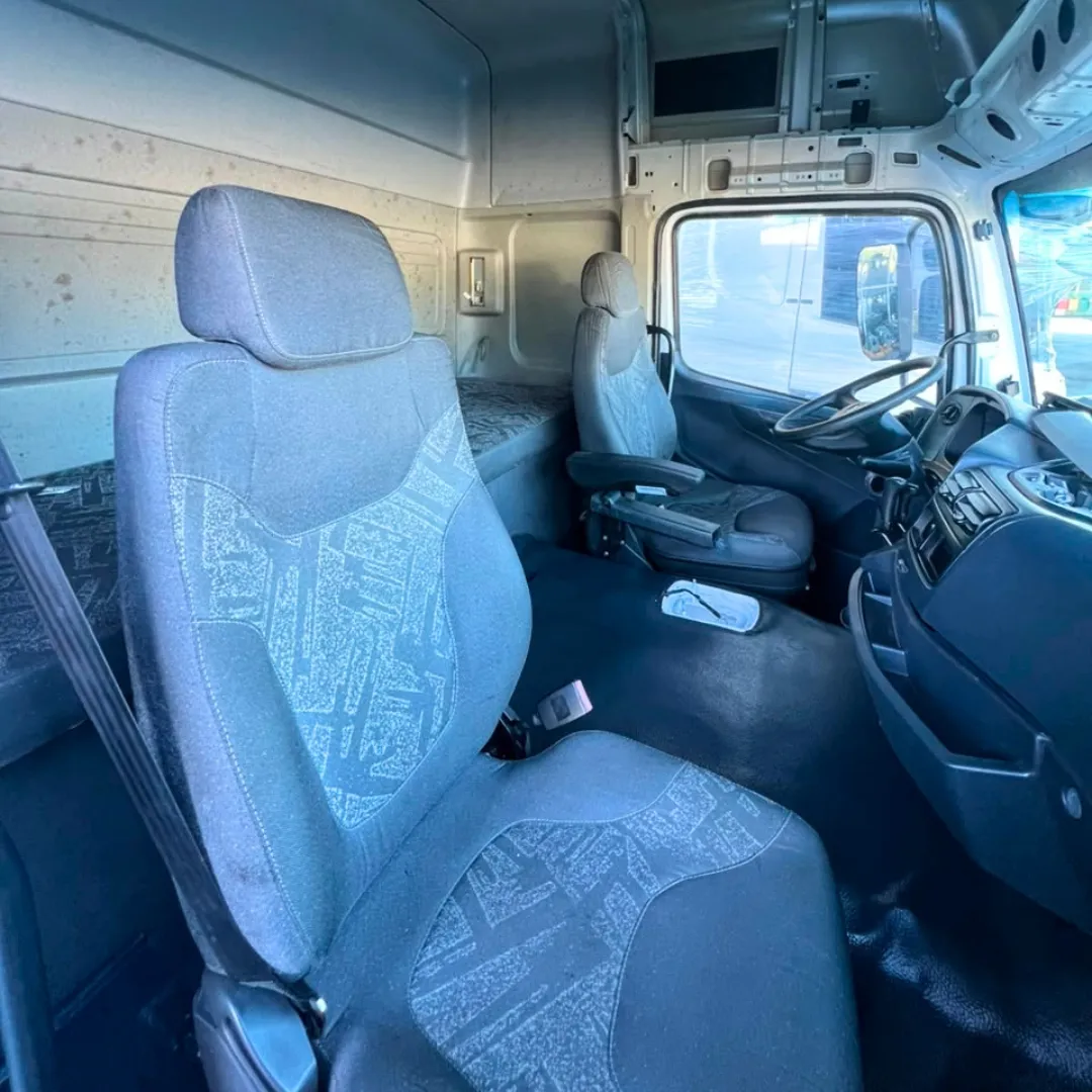 CABINE MB AXOR 2035 7