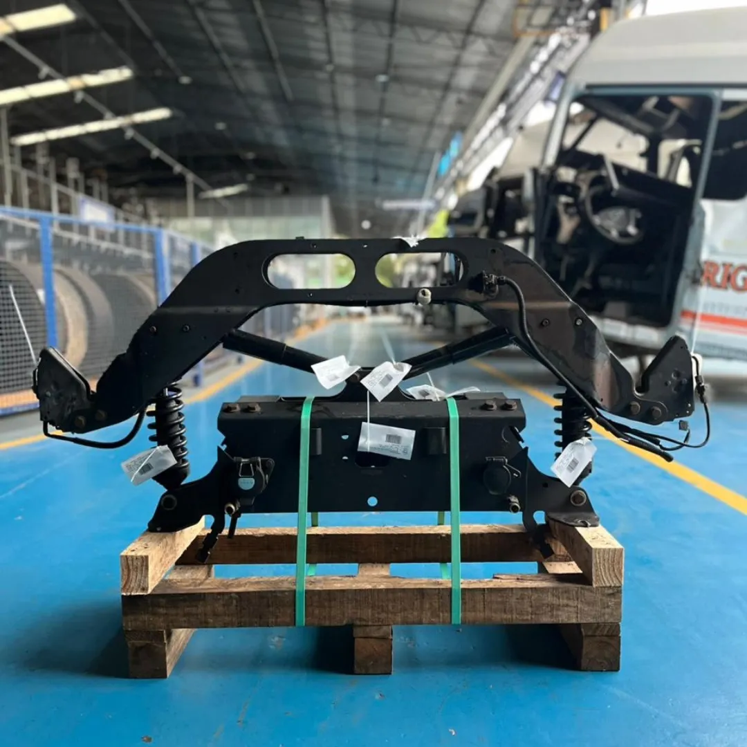 SUPORTE TRASEIRO CABINA MB AXOR 1933 2