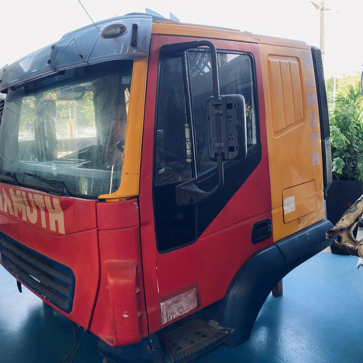 CABINA IV STRALIS 570S42 2