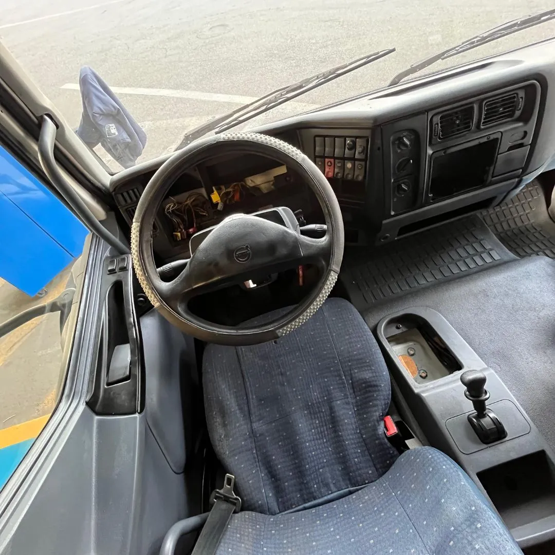 CABINA VOLVO VM 260 9