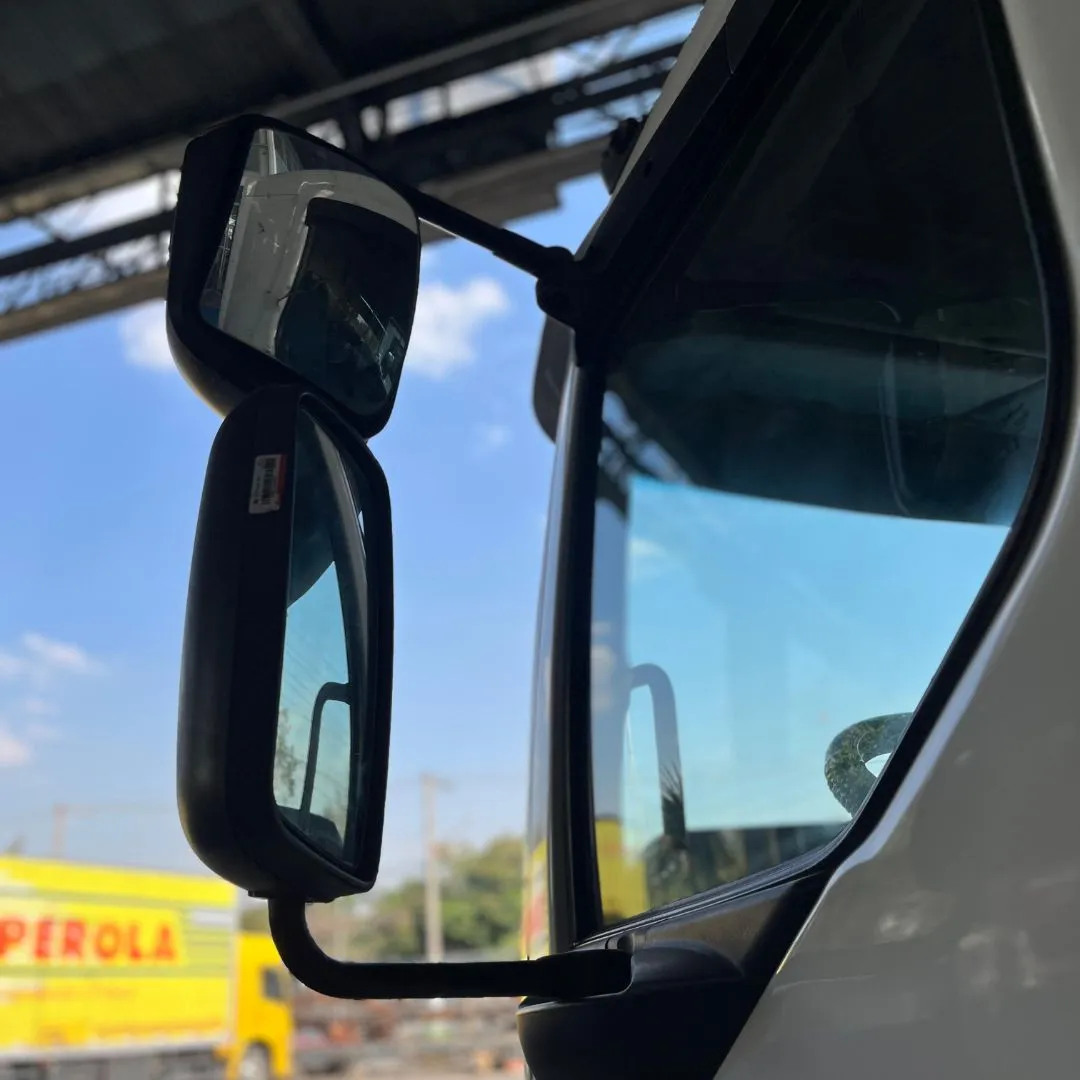 CABINA VOLVO VM 260 6