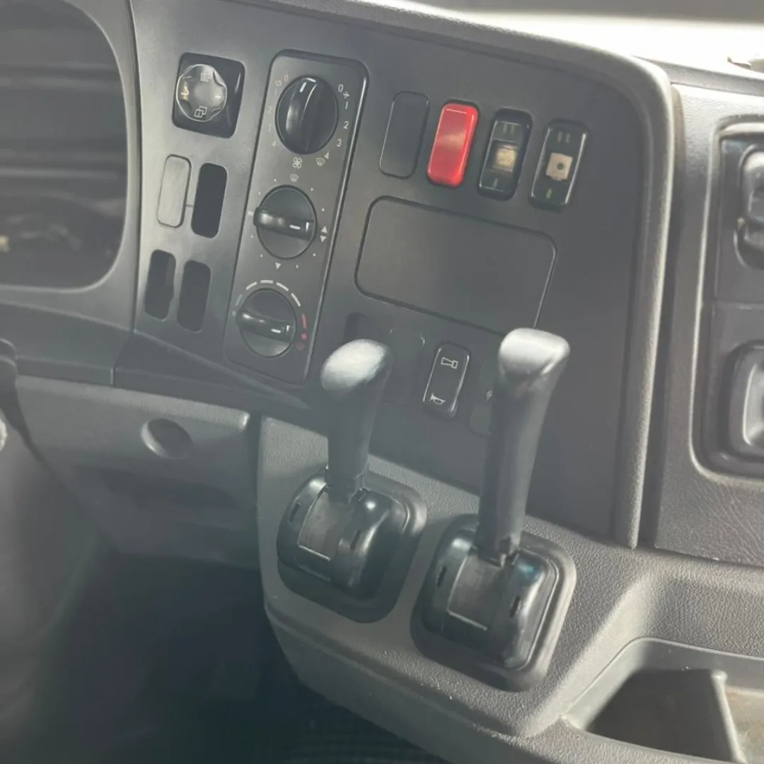 CABINA MB AXOR 2035 10