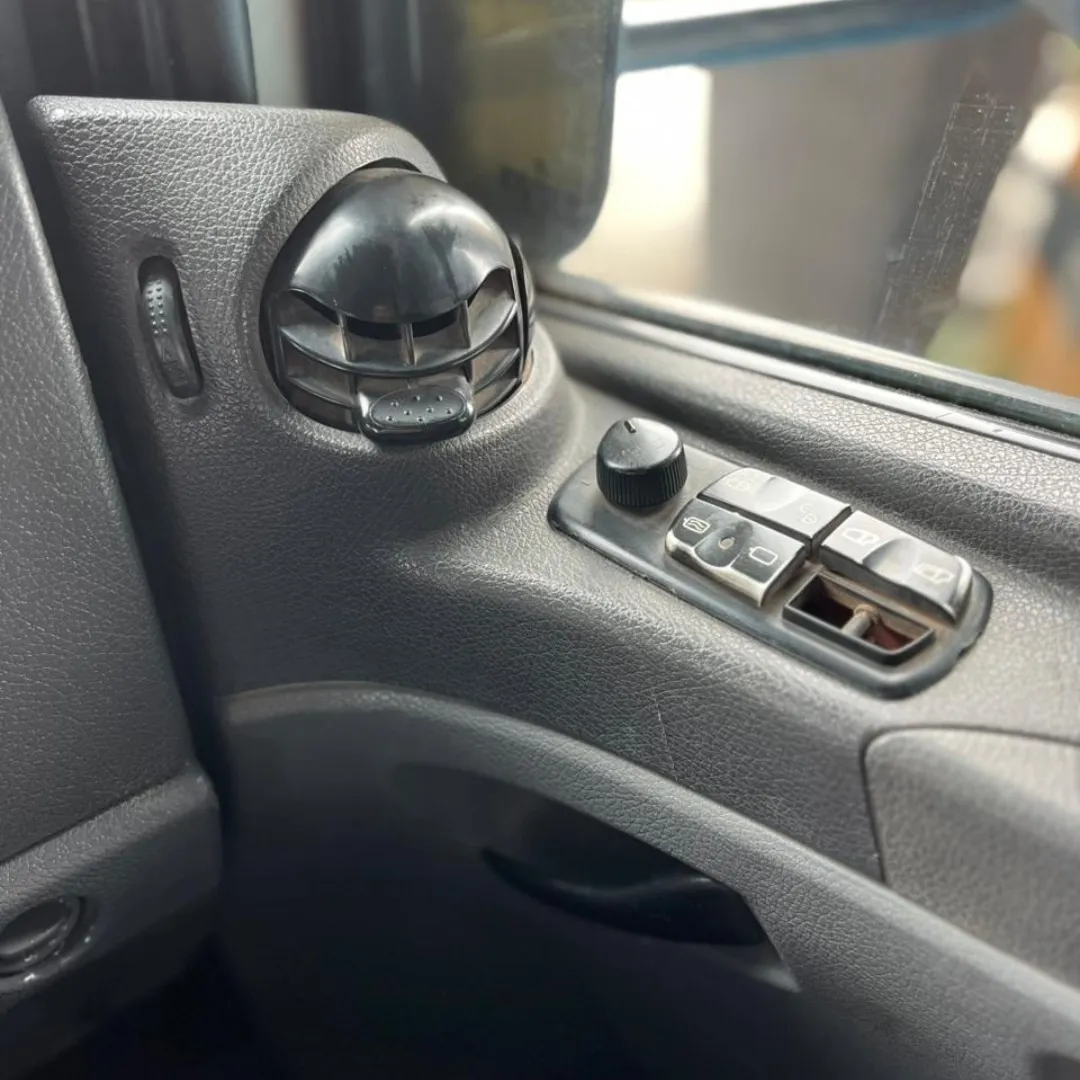 CABINA MB AXOR 2035 11