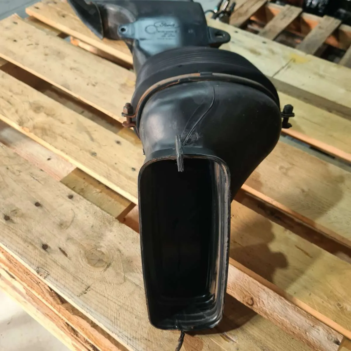 Duto de Ar Ford Cargo 2