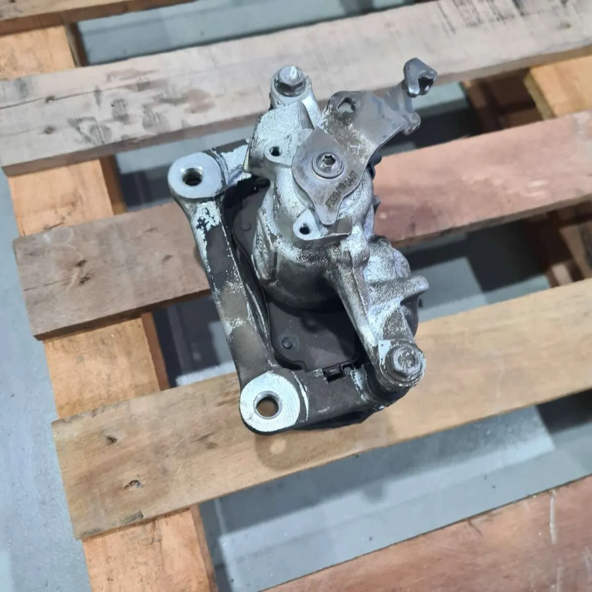 Pinça de Freio Traseiro VW Delivery 3