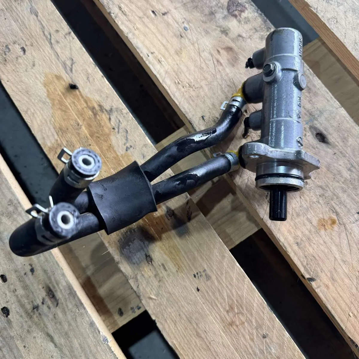 Cilindro mestre de freio HR 16v 4