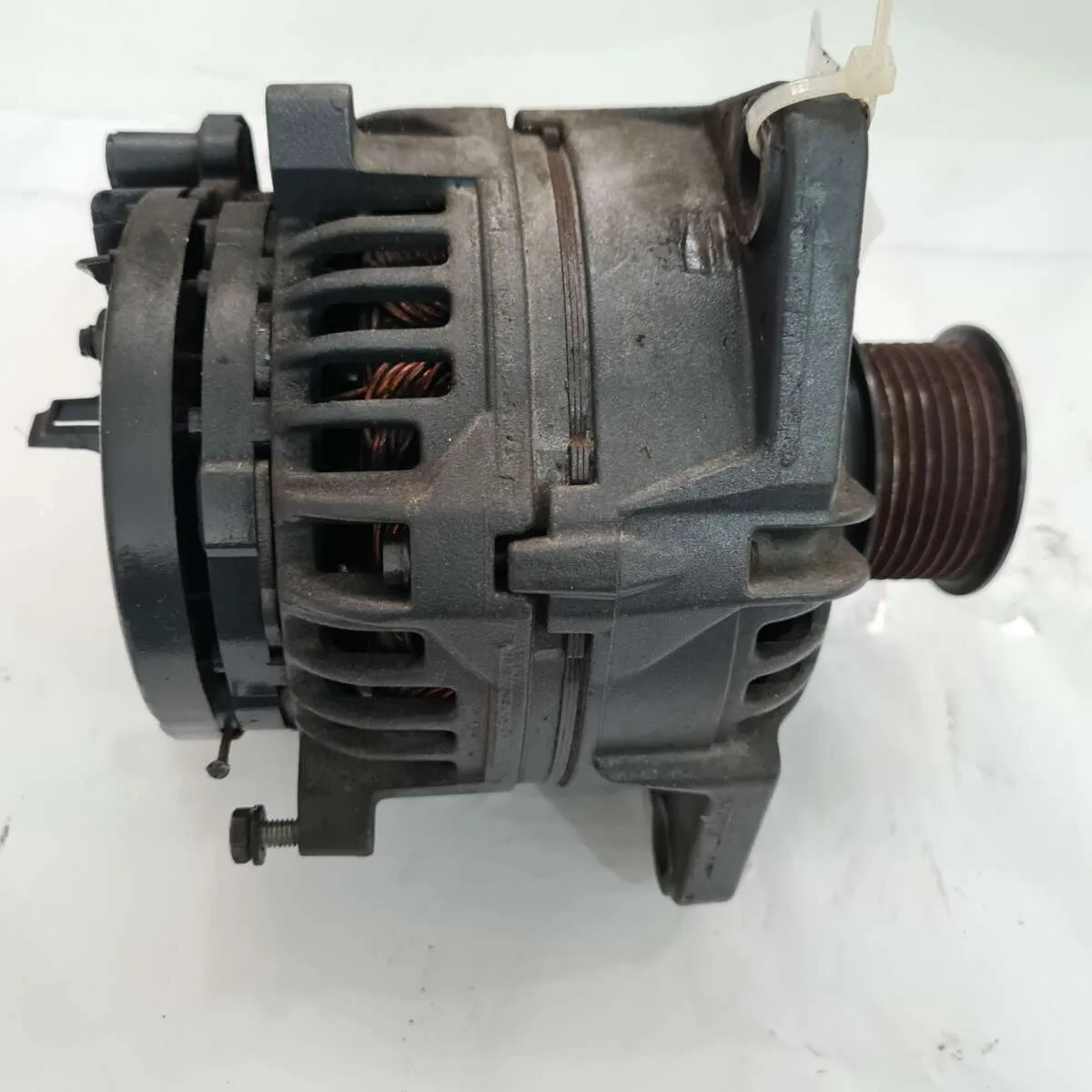 Alternador para motor MWM X-12 4cc ou 6cc e outros