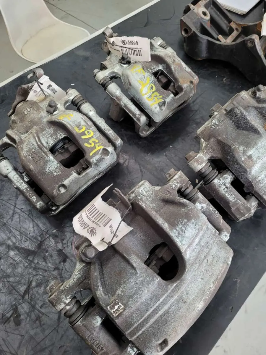 Pinça de Freio dianteira/traseira Volks Express Delivery 4