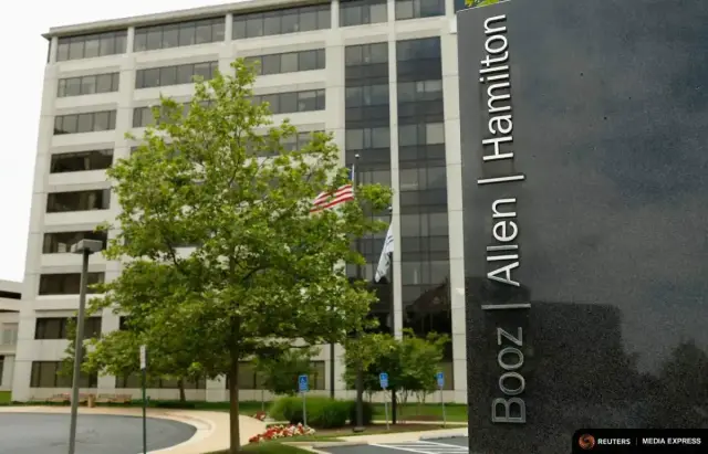 Booz Allen Hamilton hires former FBI director to investigate high-profile thefts