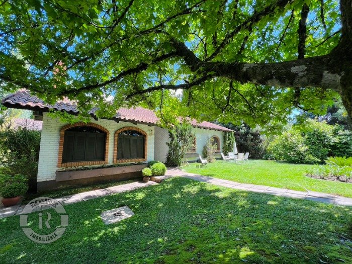 1 - Casa De 3 Dormitórios Em Canela em canelaLaje de Pedra