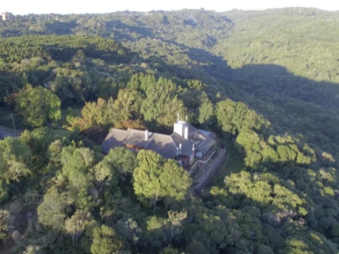3 - CASA DE 6 DORMITÓRIOS EM CANELA em canelaLaje de Pedra