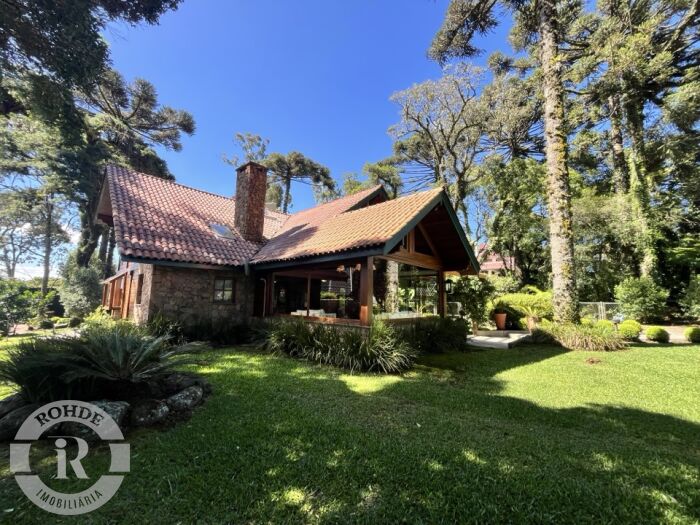 1 - Casa De 4 Dormitórios Em Canela em canelaLaje de Pedra
