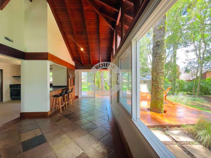 1 - Casa De 4 Dormitórios Em Canela em canelaLaje de Pedra