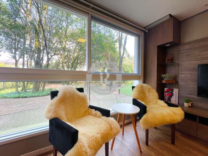 4 - Apartamento De 2 Dormitórios Em Gramado em gramadoAvenida Central
