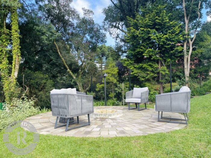 4 - Apartamento De 2 Dormitórios Em Gramado em gramadoAvenida Central