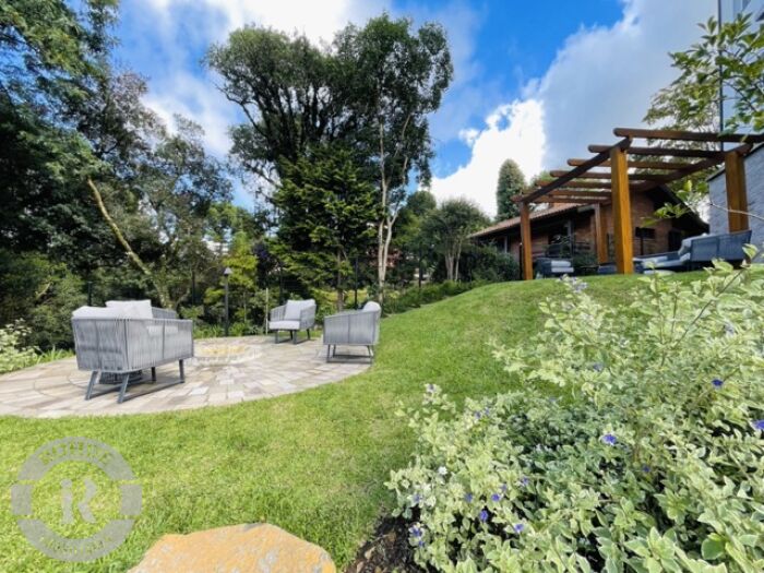 3 - Apartamento De 2 Dormitórios Em Gramado em gramadoAvenida Central