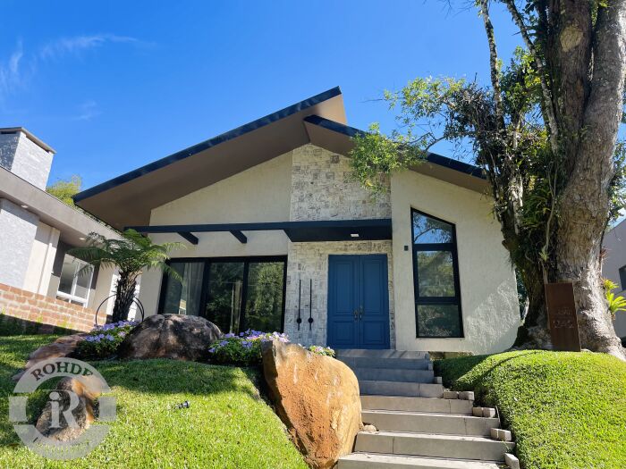1 - Casa De Três Dormitórios Em Canela em canelaPinheiro Grosso