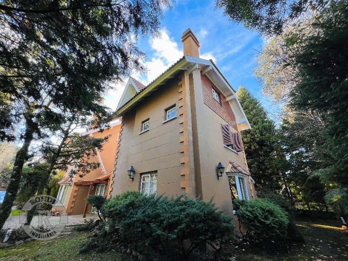 1 - Casa De 3 Dormitórios Em Canela em canelaLaje de Pedra