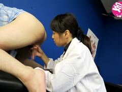 52歳のボクの主治医は喉を鳴らして飲んだ精子で患者のカラダを把握する 安野由美
