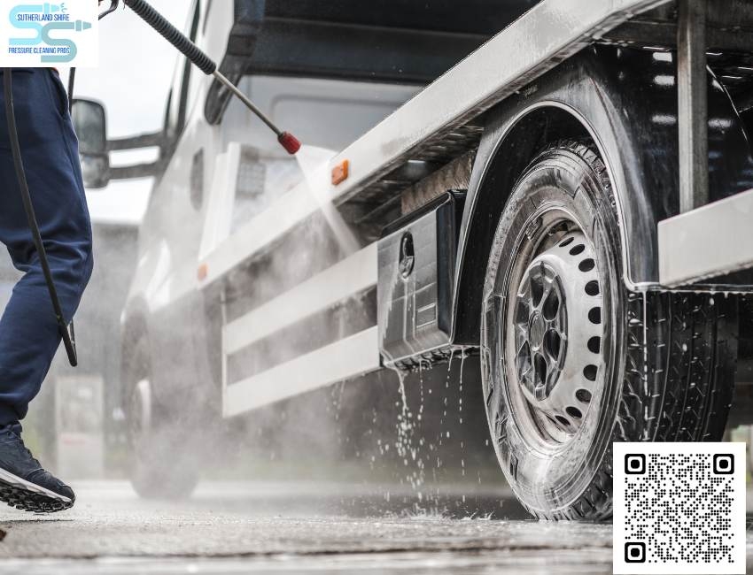 How does the cost of pressure washing vary based on the type of service?