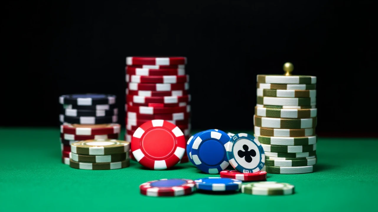 Perfecting the Art of Deception in Internet Casino Poker Games