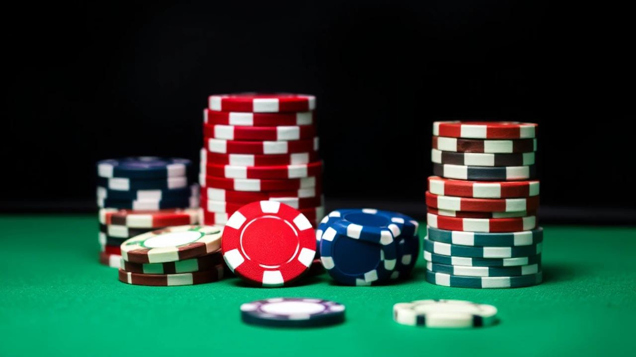 Becoming the Art of Playing Poker Like a Pro at the Casino