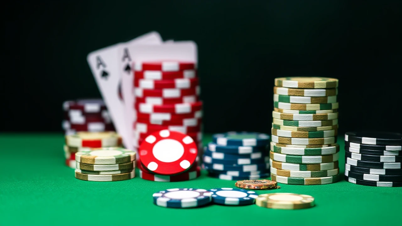 Perfecting the Art of Poker: The Casino Player's Guide