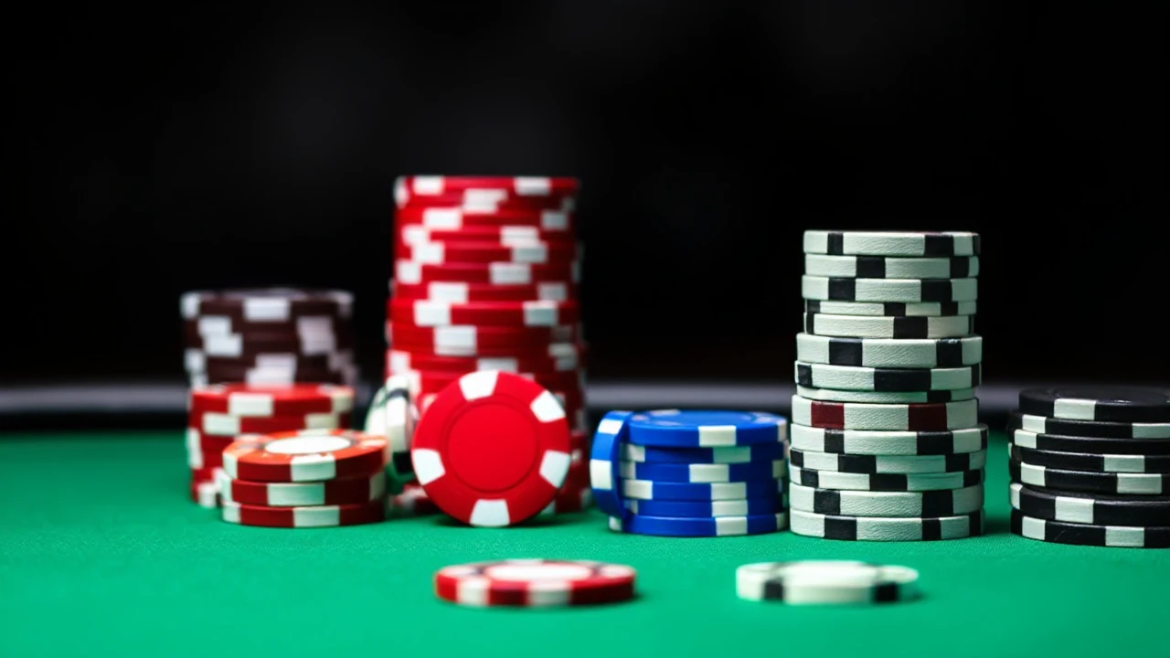 Perfecting the Art of Bluffing in Poker House Poker