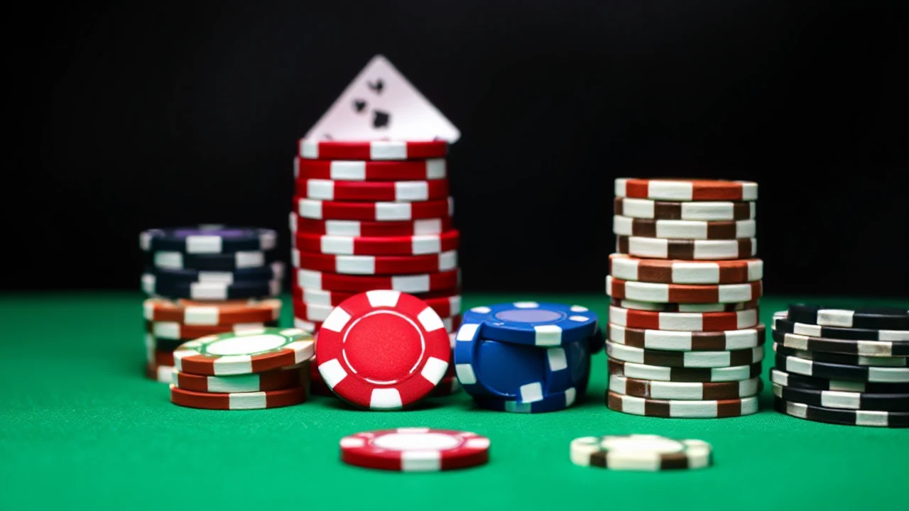 Learning the Art of Playing Poker Like a Pro at the Casino