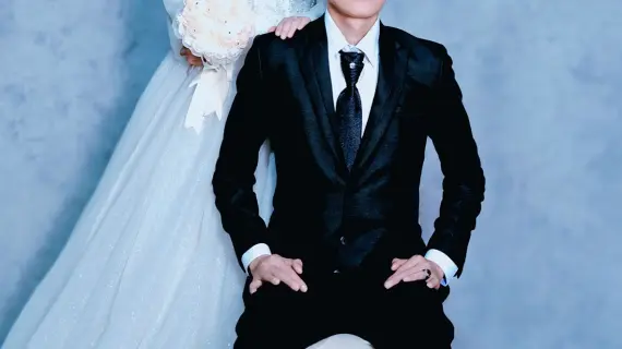 YOCHI DAN IQBAL