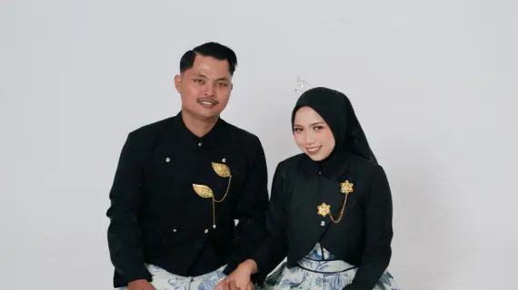 Astri & Mustofa