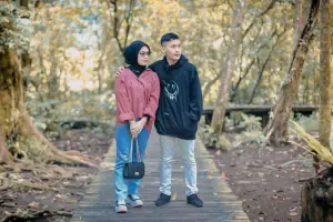 Iyos & Hikmat