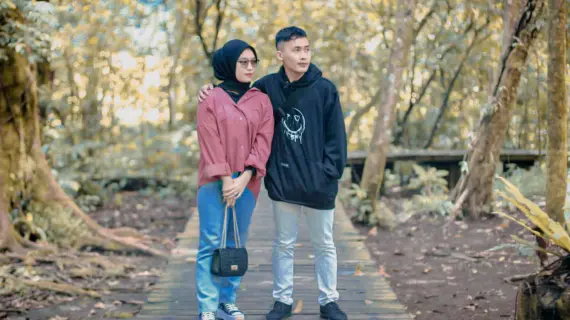Iyos & Hikmat