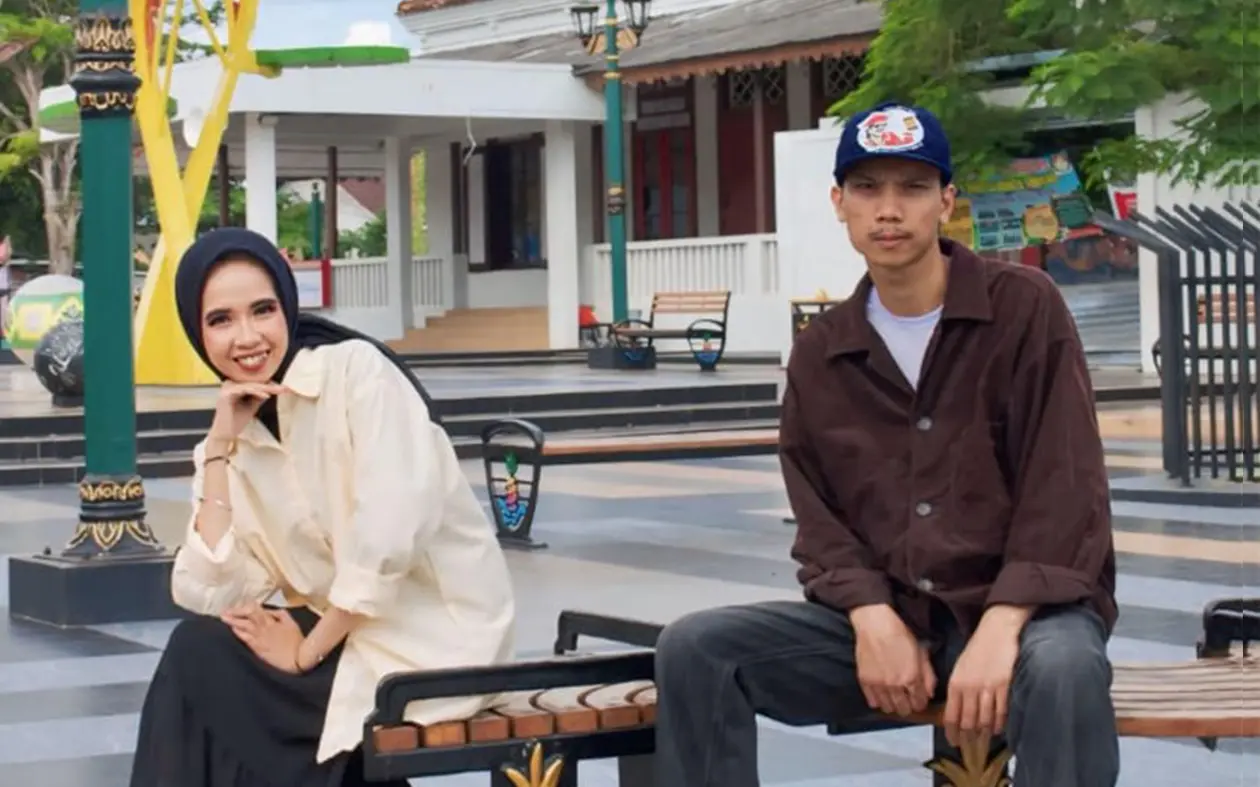 Ayu & Syidiq Syd Web cover landscape 2