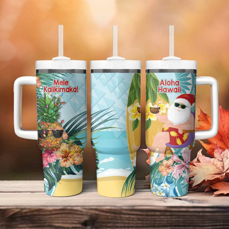 Aloha Hawaii Mele Kalikimaka Chilling Santa With Pineapple Polynesian Custom Stanley Quencher 40oz Stainless Steel Tumbler With Handle - Threewoofs - Image 4