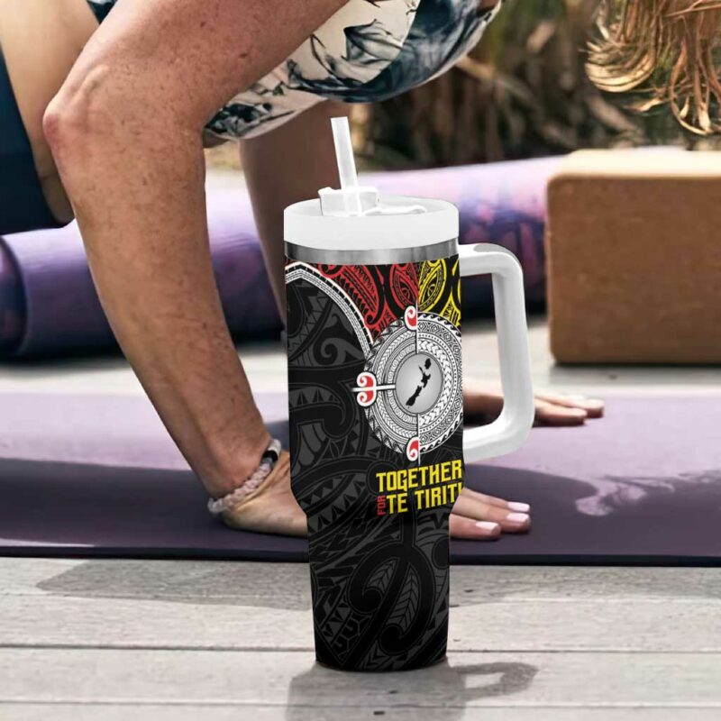 Aotearoa and Niue Mo Te Tiriti New Zealand Honour The Treaty Ake!Ake!Ake! Custom Stanley Quencher 40oz Stainless Steel Tumbler With Handle - Threewoofs - Image 6