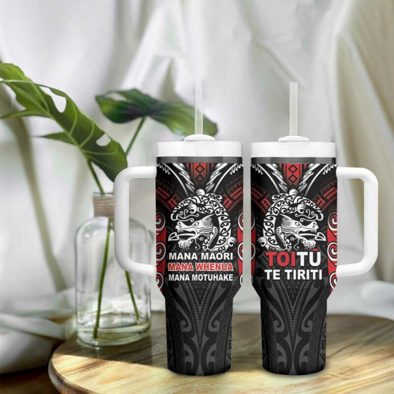 Aotearoa Mana Maori Toitu Te Tiriti Custom Stanley Quencher 40oz Stainless Steel Tumbler With Handle - Threewoofs - Image 9