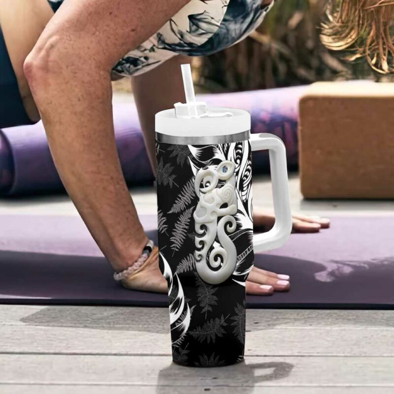 Aotearoa Manaia NZ Maori Silver Fern Custom Stanley Quencher 40oz Stainless Steel Tumbler With Handle - Threewoofs - Image 6