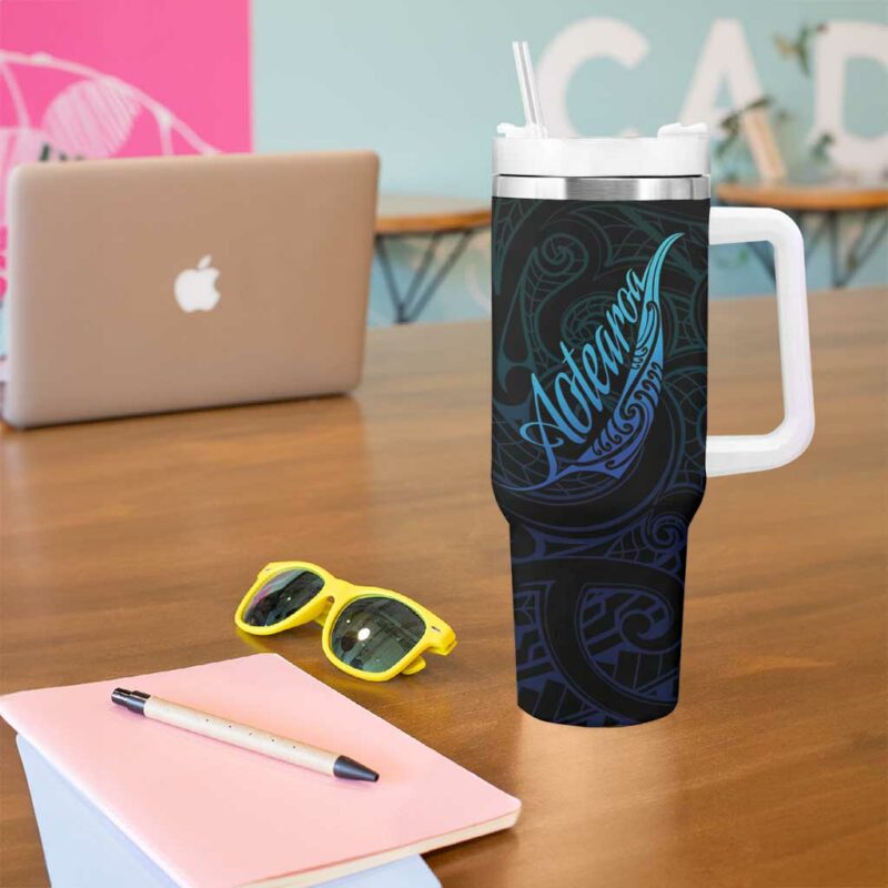 Aotearoa New Zealand Koru Fern Blue Gradient Custom Stanley Quencher 40oz Stainless Steel Tumbler With Handle - Threewoofs - Image 5